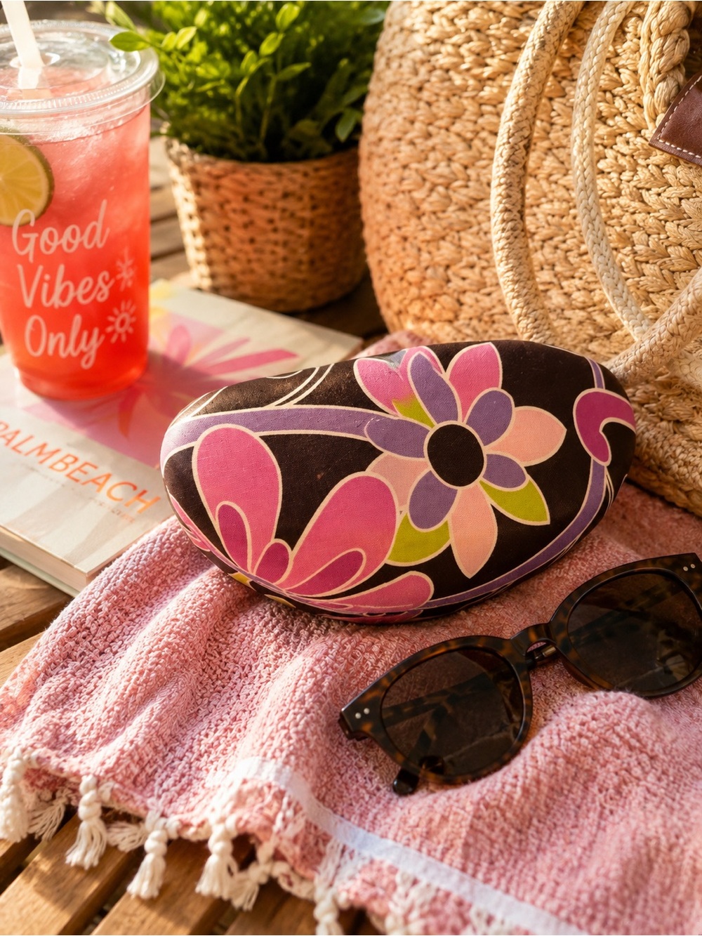 🩷 👓 Vera Bradley Purple Punch Floral Hard Clamshell Eyeglass glasses Case🩷👓 EUC